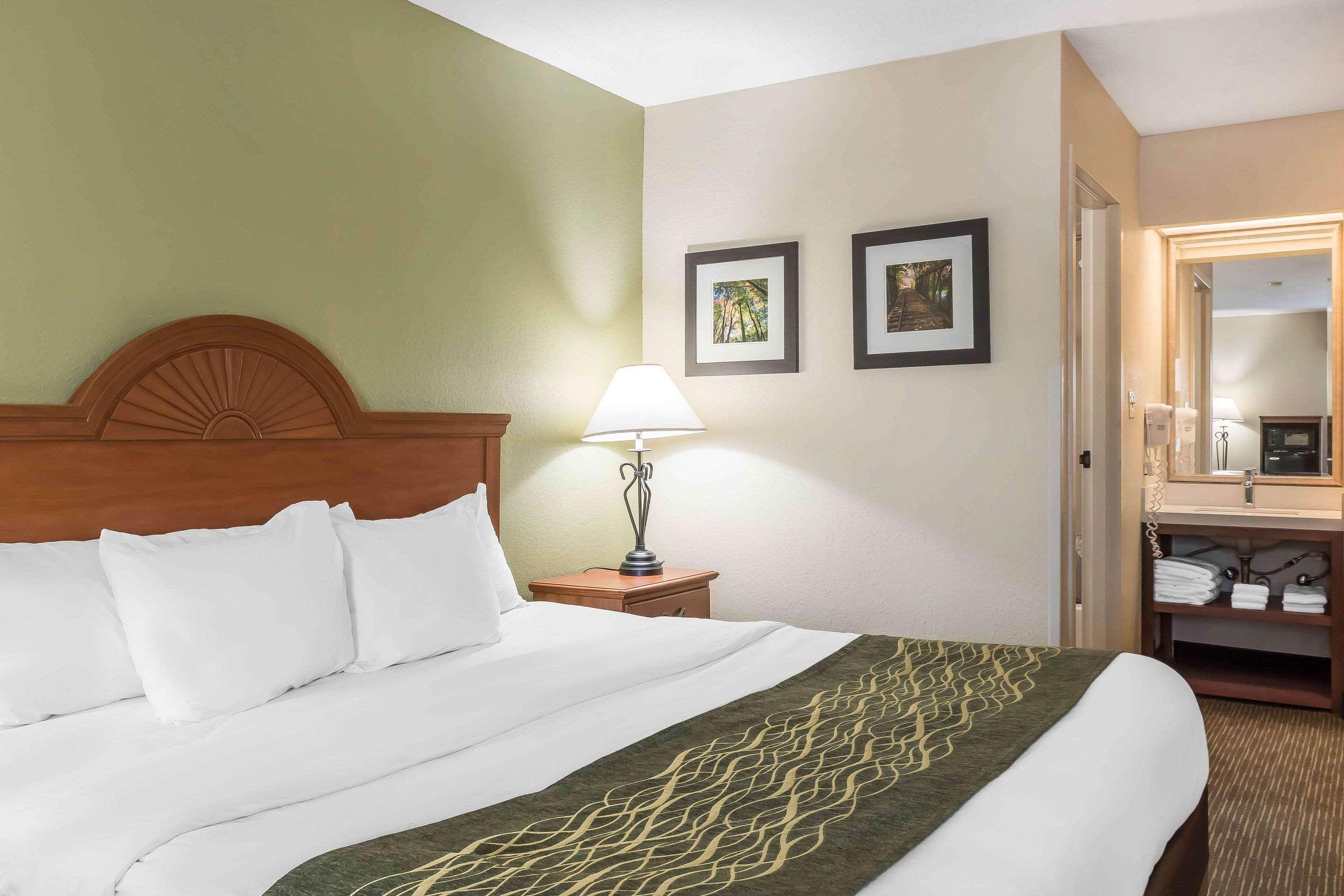 Comfort Pine Grove I-81 Hershey Area 3*