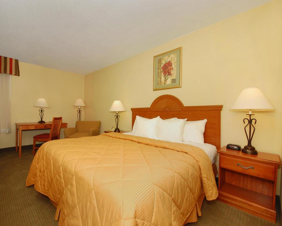 Comfort Pine Grove I-81 Hershey Area 3*